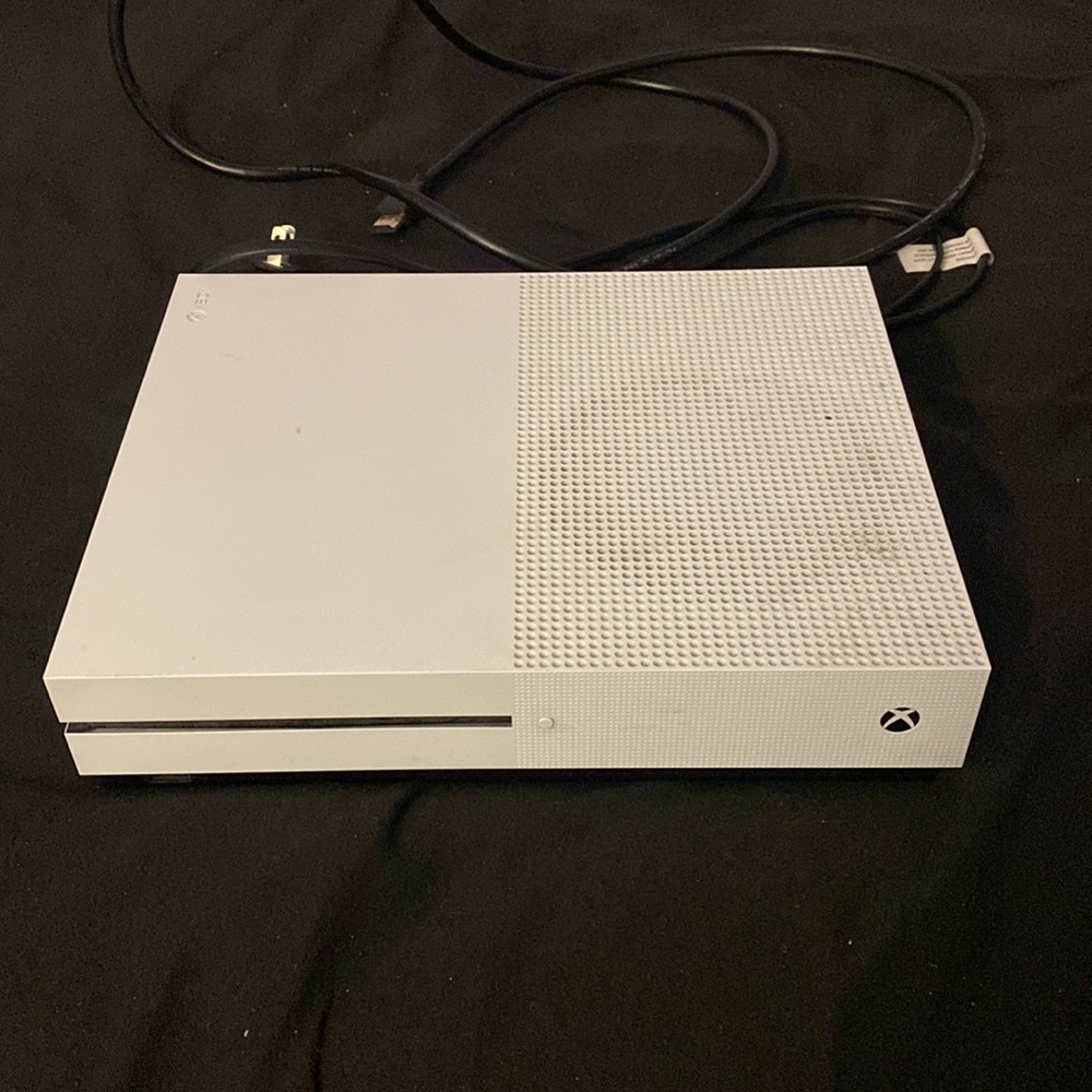 Xbox One S (Including HDMI cord & power plug)